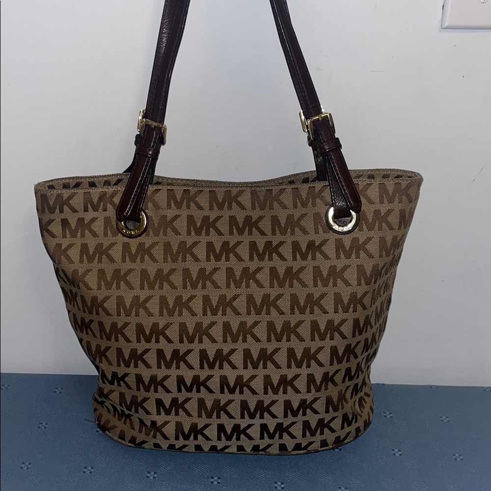 Michael Kors Elegant Brown Shoulder Bag